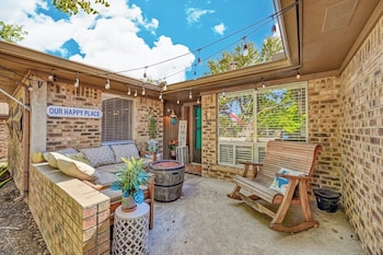 kerrville hidden gem with firepit and grill great location