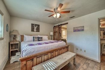 kerrville hidden gem with firepit and grill great location