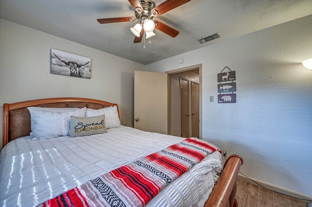 kerrville hidden gem with firepit and grill great location