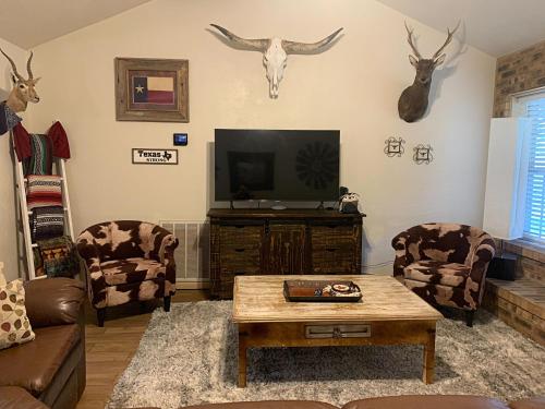 kerrville hidden gem with firepit and grill great location