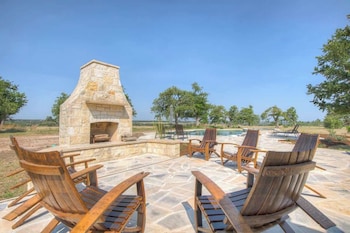 Luxury Ranch With Pool-Hot Tub-Firepit Near Fred!,United States Of America>>Fredericksburg,5 star