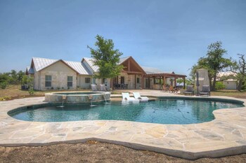 Luxury Ranch With Pool-Hot Tub-Firepit Near Fred!,United States Of America>>Fredericksburg,5 star