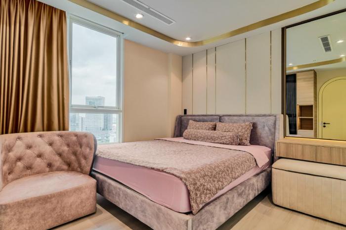 rivergate apartment infinity pool and gym