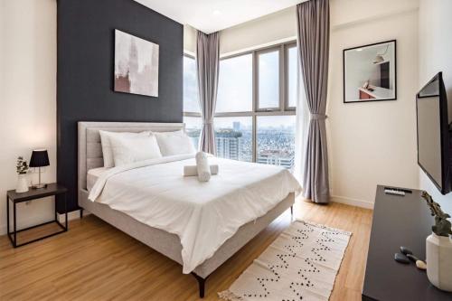 rivergate apartment infinity pool and gym