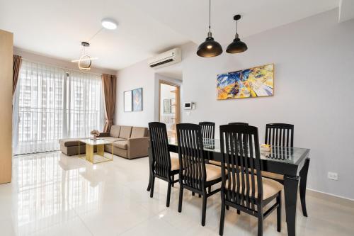 rivergate apartment infinity pool and gym