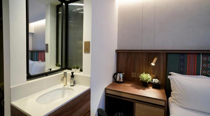 st signature bugis middle