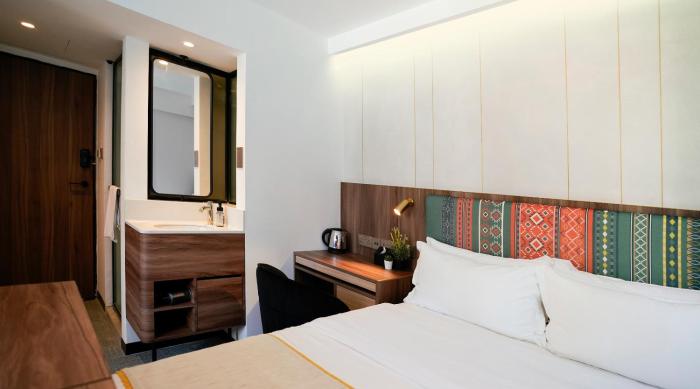 st signature bugis middle