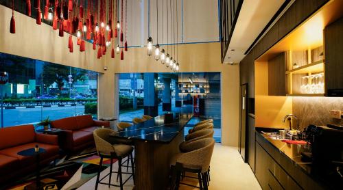 st signature bugis middle