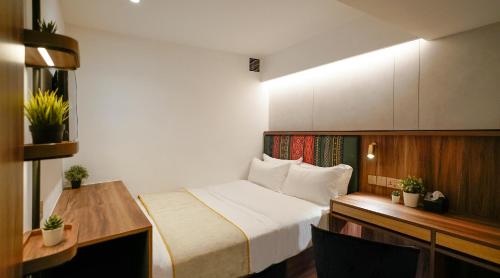 st signature bugis middle