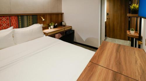 st signature bugis middle