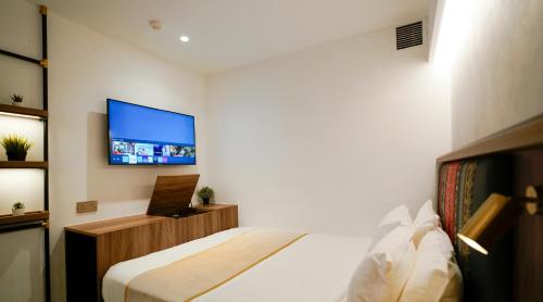 st signature bugis middle