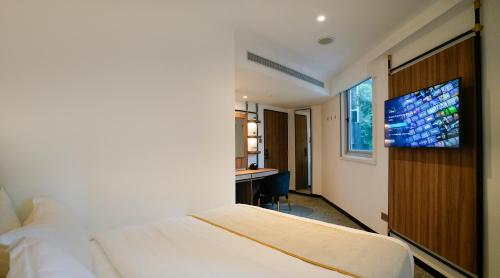 st signature bugis middle