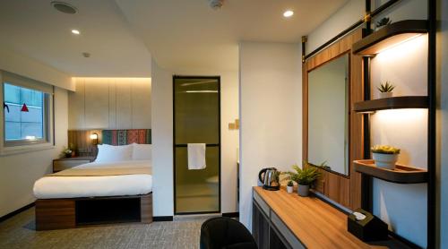 st signature bugis middle