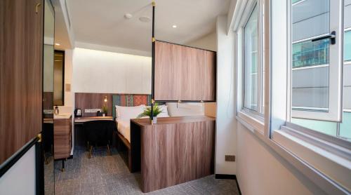 st signature bugis middle