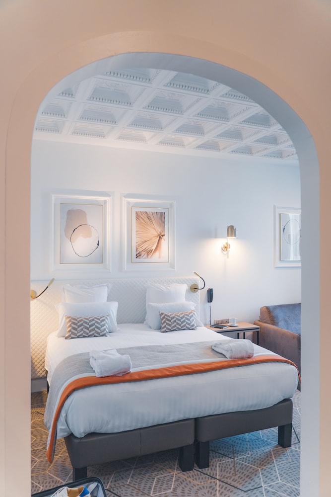 oceania hotel danjou angers