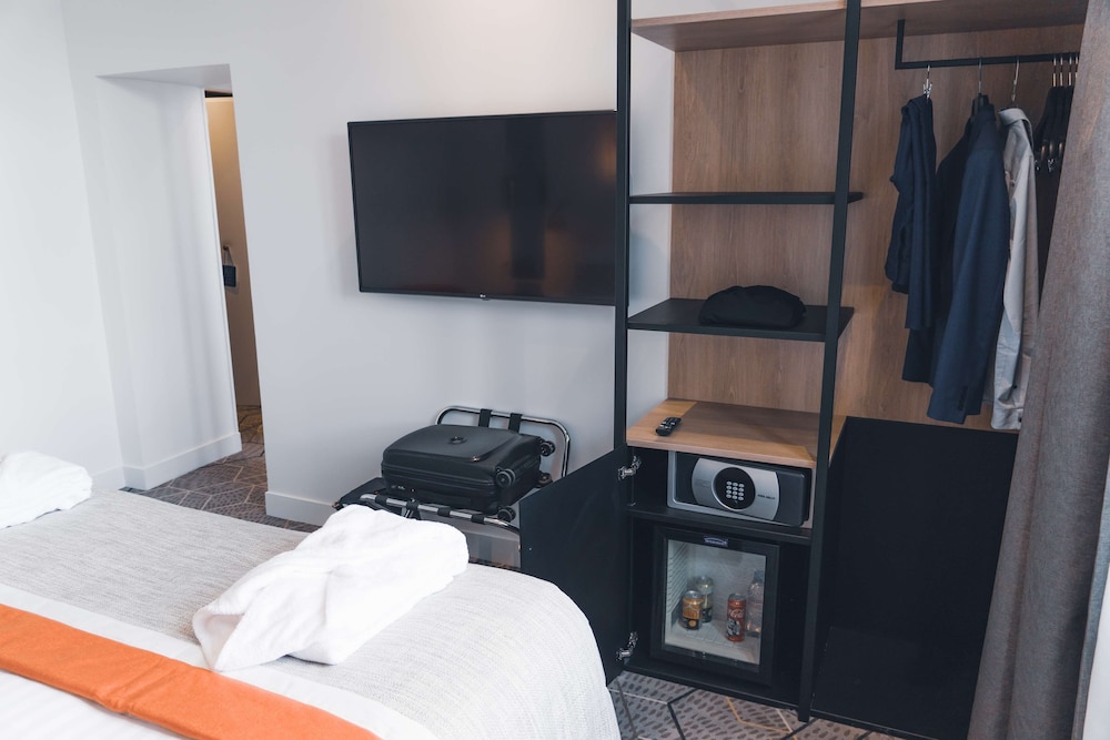 oceania hotel danjou angers