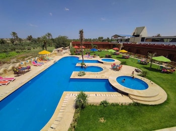 tunis pyramids hotel