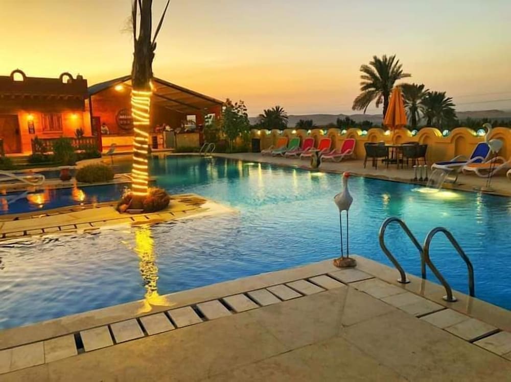 tunis pyramids hotel