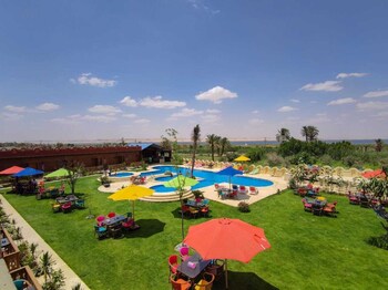 tunis pyramids hotel