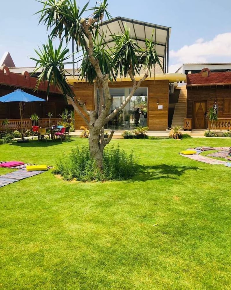 tunis pyramids hotel