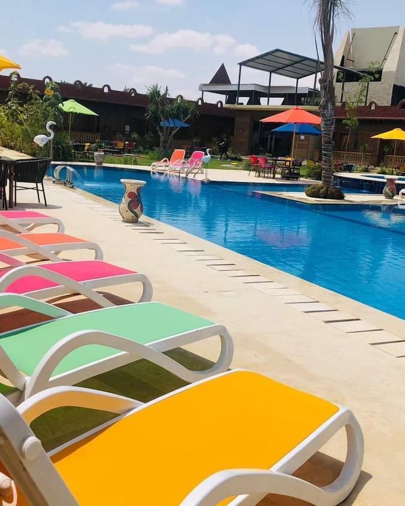 tunis pyramids hotel