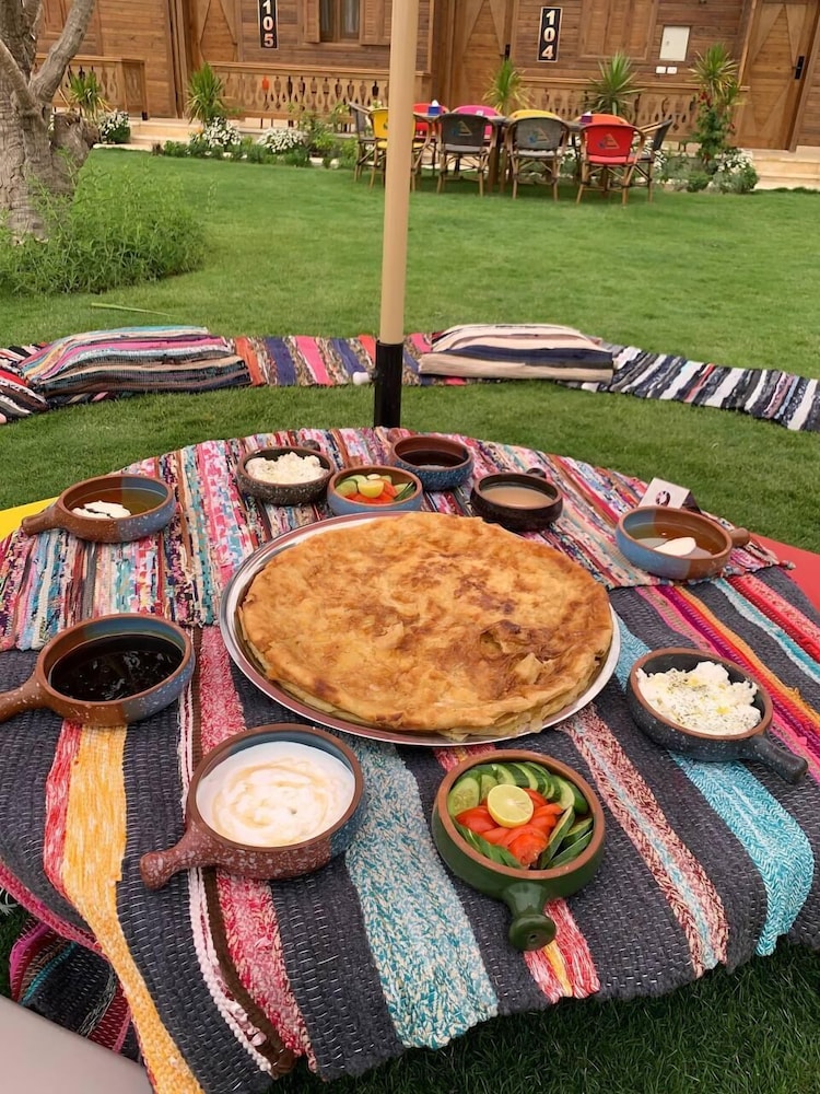 tunis pyramids hotel