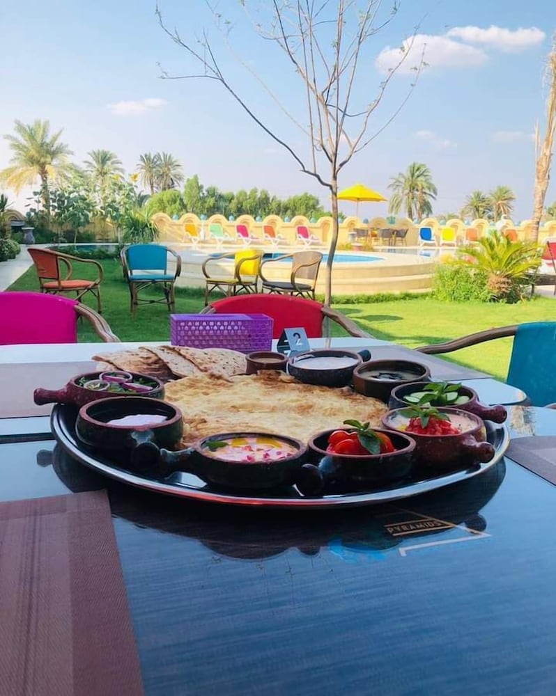 tunis pyramids hotel