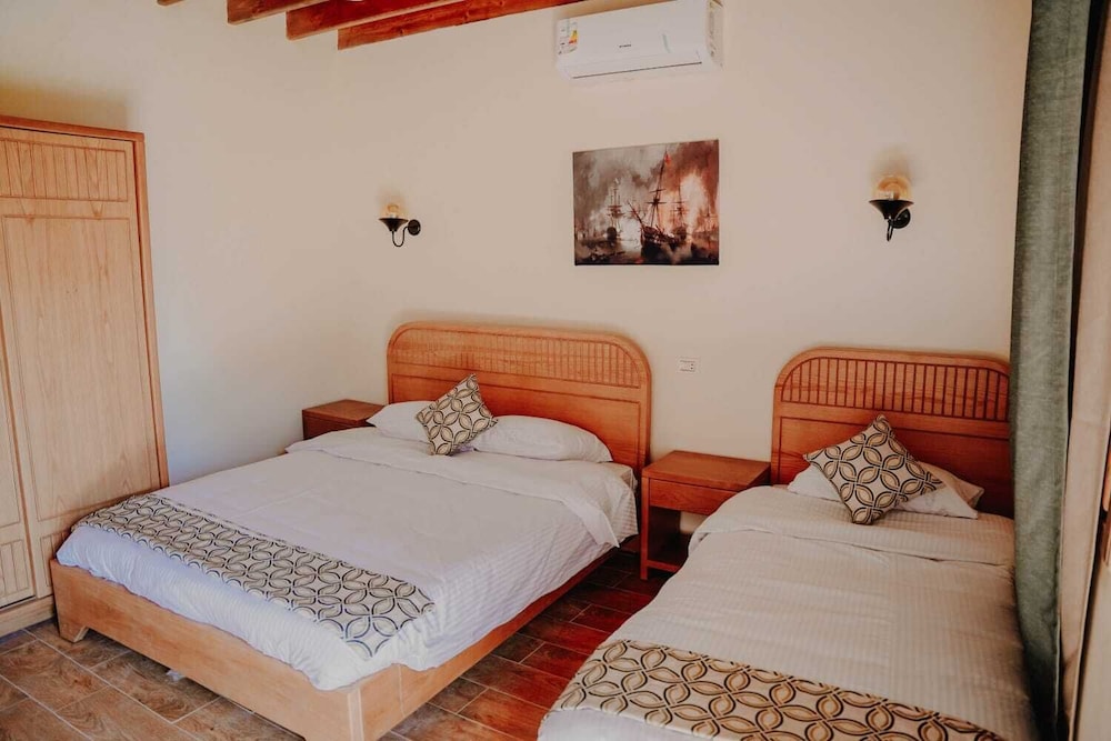 tunis pyramids hotel