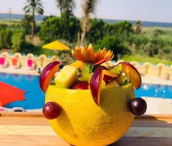 tunis pyramids hotel