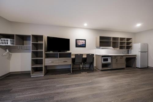 woodspring suites east lansing university area