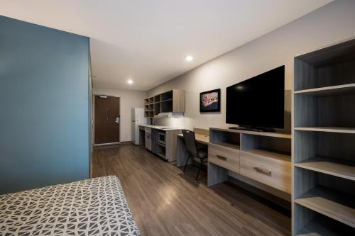 woodspring suites east lansing university area