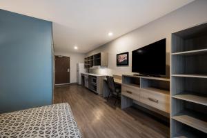 woodspring suites east lansing university area