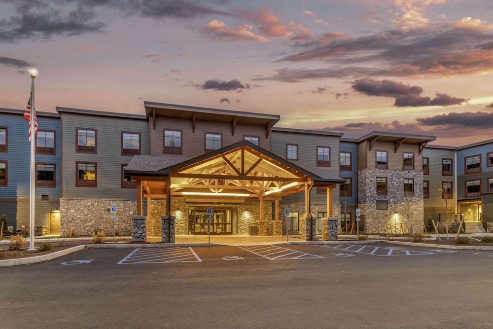cambria hotel lake placid lakeside resort