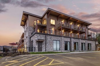 cambria hotel lake placid lakeside resort