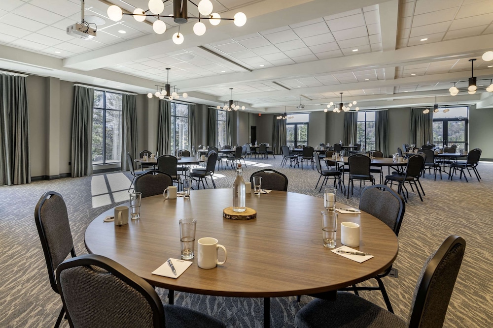 cambria hotel lake placid lakeside resort