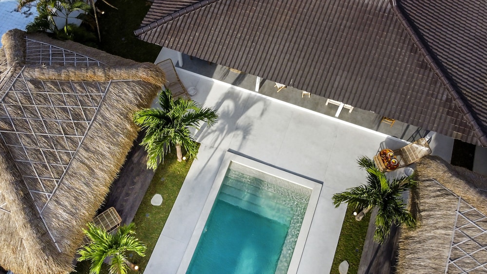 villa surga blue by alfred in bali