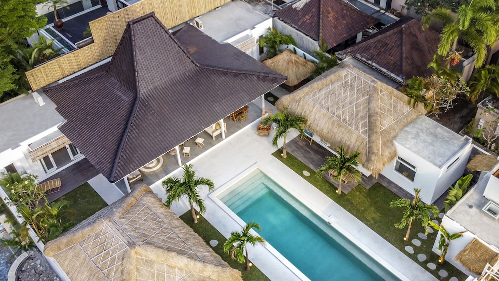 villa surga blue by alfred in bali