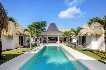 villa surga blue by alfred in bali