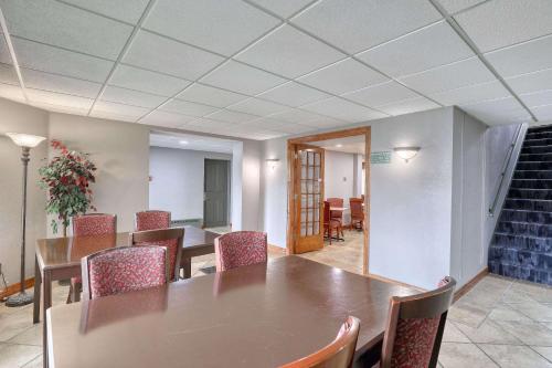 quality inn and suites downtown
