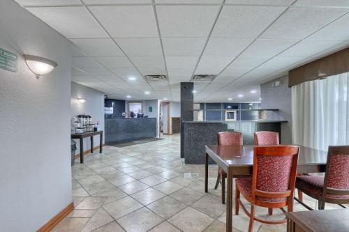 quality inn and suites downtown