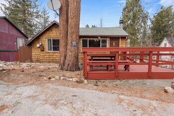 boulder pines