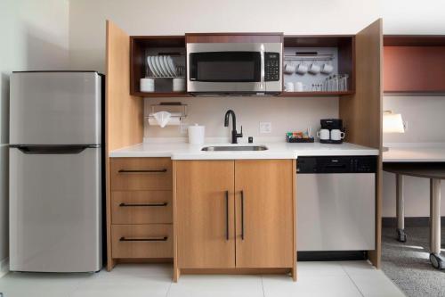 home2 suites by hilton albuquerque airport