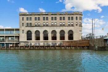 cityflatshotel port huron ascend hotel collection