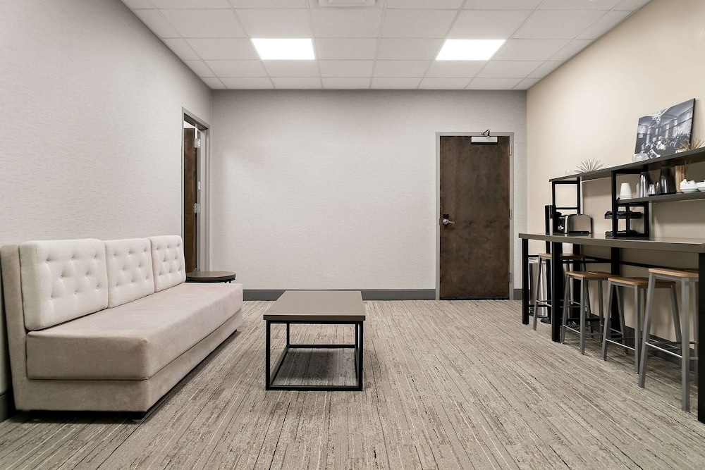 cityflatshotel port huron ascend hotel collection