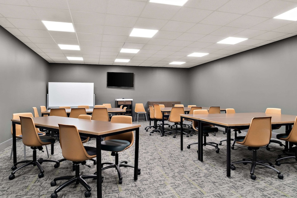 cityflatshotel port huron ascend hotel collection