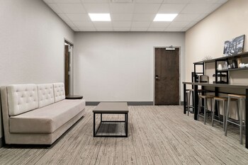 cityflatshotel port huron ascend hotel collection