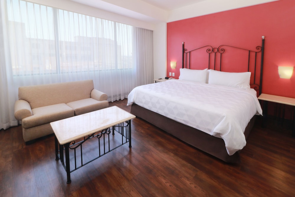 holiday inn hotel and suites guadalajara centro historico by ihg