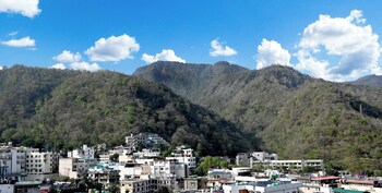 The Jrs Hotel,India>>Rishikesh,2 star