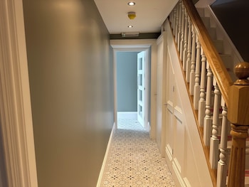 Central Studios,United Kingdom>>Cardiff,3 star