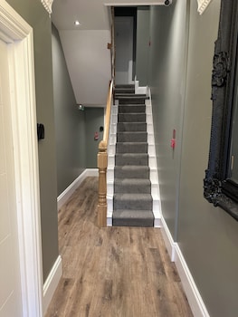 Central Studios,United Kingdom>>Cardiff,3 star